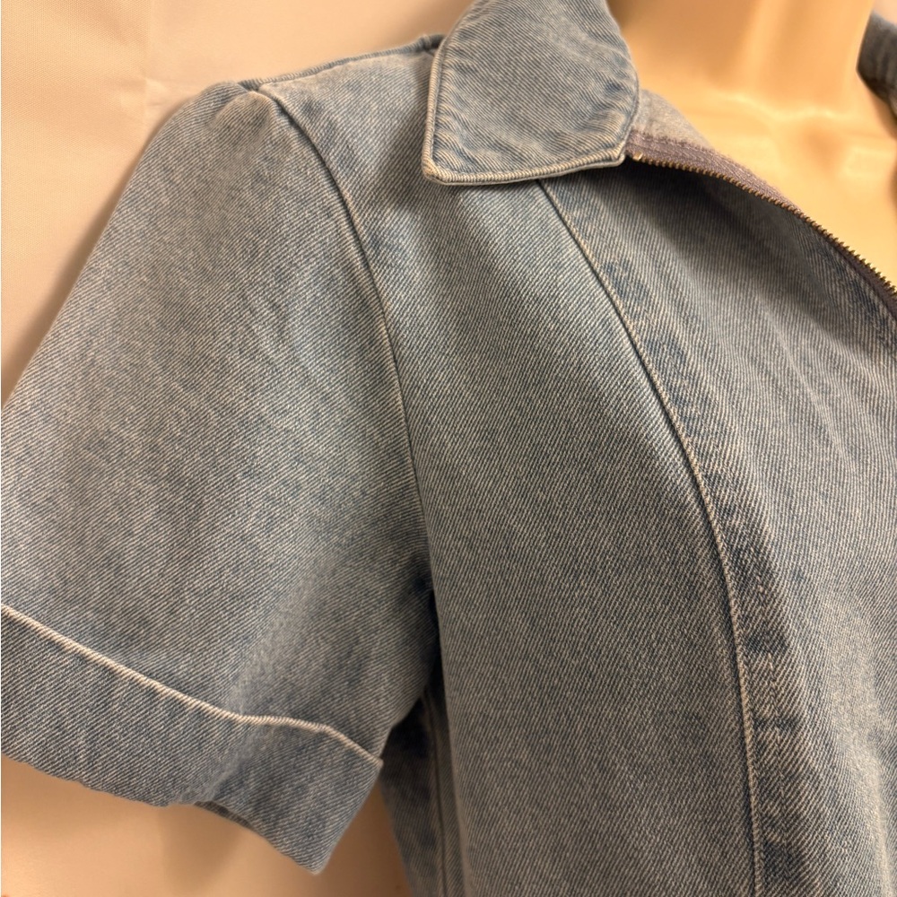 Light Wash Denim Zip Front Short Sleeve Dress with Belt - Picture 2 of 6